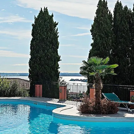 Alice's Nest-lake View House بيت للعطل
